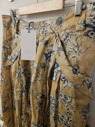 Falda midi Zara flores