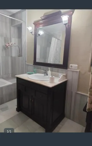 Mueble de baño madera y mármol