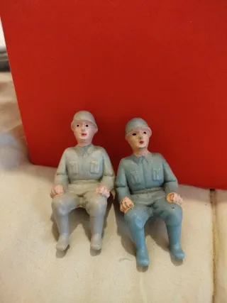 2 Figuras Militares Vintage