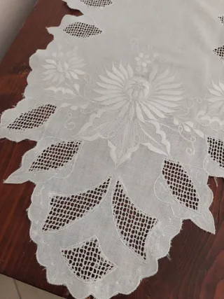 Runner da tavola ricamato