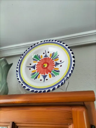 Plato decorativo floral pintado a mano