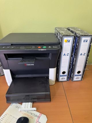 Escritorio de oficina y silla