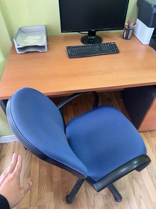 Escritorio de oficina y silla