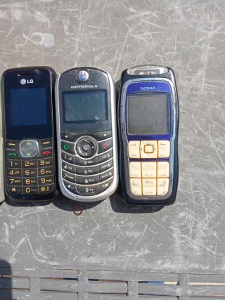 Lotto 4 cellulari LG, Motorola, Nokia