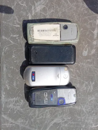 Lotto 4 cellulari LG, Motorola, Nokia