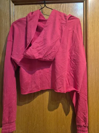 Sudadera crop top rosa con cordones