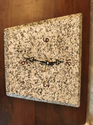Orologio in granito funzionante
