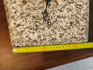 Orologio in granito funzionante