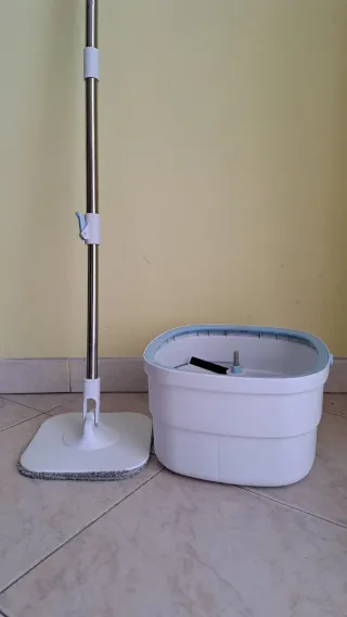 Secchio per lavapavimenti con strizzatore