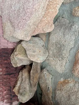 Piedras de granito y pizarra jardin
