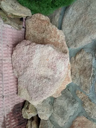 Piedras de granito y pizarra jardin