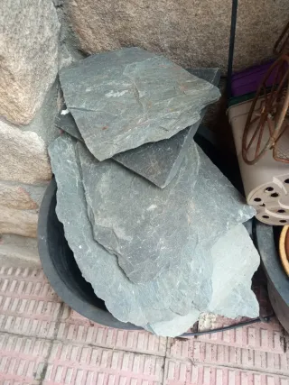 Piedras de granito y pizarra jardin