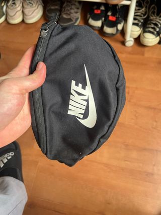 Riñonera Nike Negra