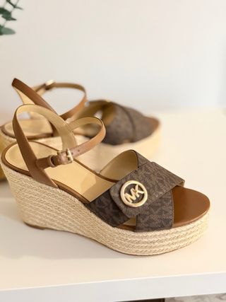 Sandalias Cuña Michael Kors Marrón y Dorado