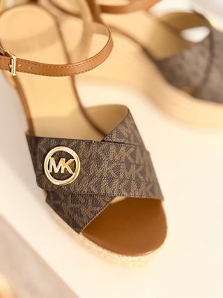 Sandalias Cuña Michael Kors Marrón y Dorado