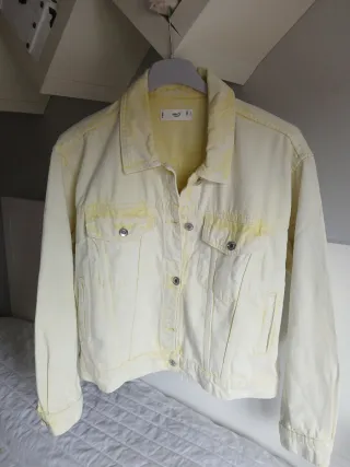 Cazadora vaquera Mango amarilla