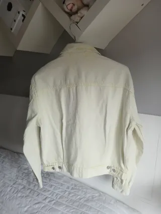 Cazadora vaquera Mango amarilla