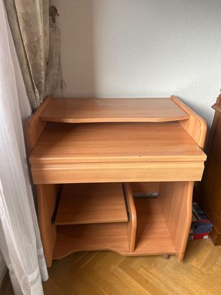 Mesa de ordenador de madera