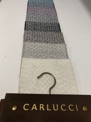 Percha retales tela Carlucci