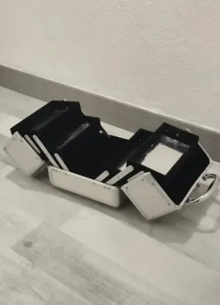 Maletín maquillaje RUTH TAYLOR plata