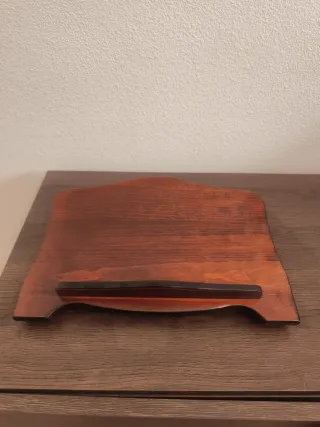 Atril de madera maciza