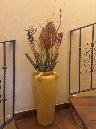 Ánfora Decorativa Amarilla con Bambú