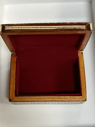 Cofanetto in madreperla intarsiata