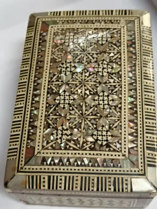 Cofanetto in madreperla intarsiata