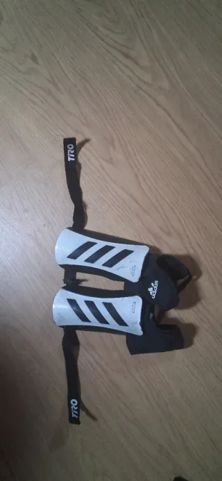 Caneleiras Adidas Futebol