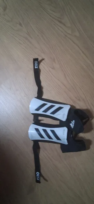 Caneleiras Adidas Futebol