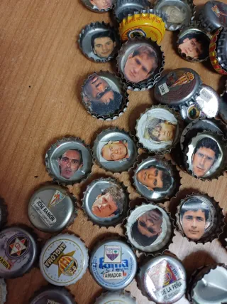 LOTE DE MÁS DE 400 CHAPAS CERVEZA,COCA COLA....