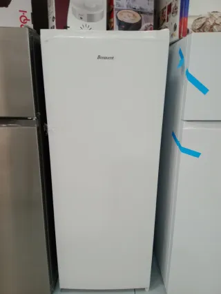 Congelador Vertical Benavent 143x55