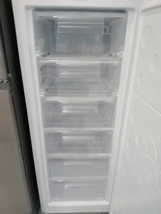 Congelador Vertical Benavent 143x55