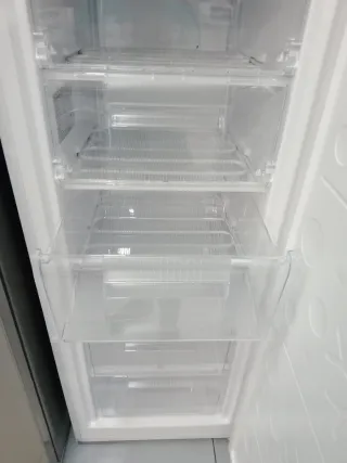 Congelador Vertical Benavent 143x55