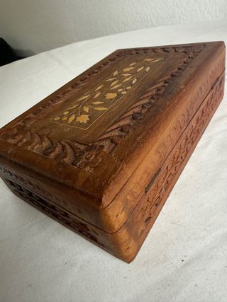 Caja de Madera Tallada Diseño Floral