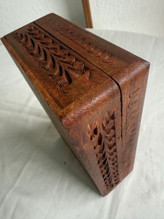 Caja de Madera Tallada Diseño Floral
