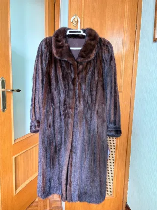 Abrigo de piel marrón