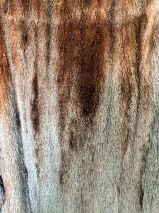 Abrigo de piel marrón