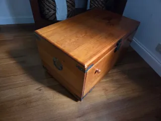 Arcón baúl de madera hecho a mano