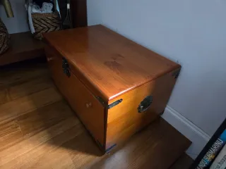 Arcón baúl de madera hecho a mano