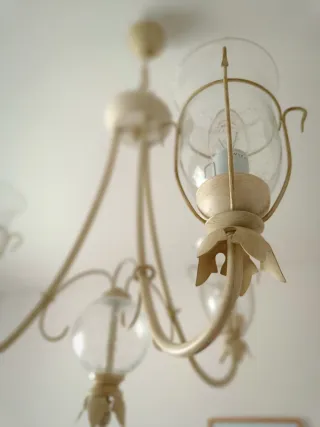 Lámpara forja y cristal color marfil