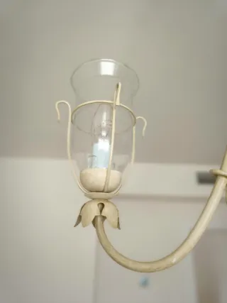 Lámpara forja y cristal color marfil