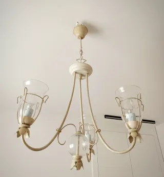 Lámpara forja y cristal color marfil