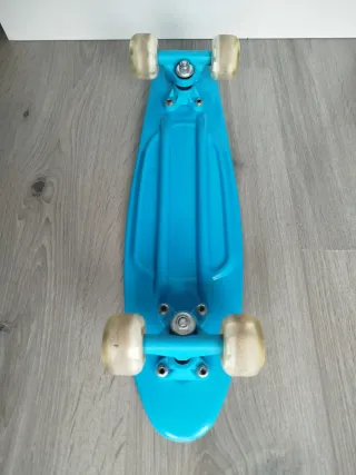 Monopatín azul para niños