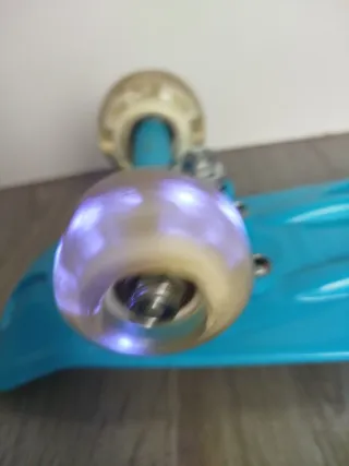 Monopatín azul para niños