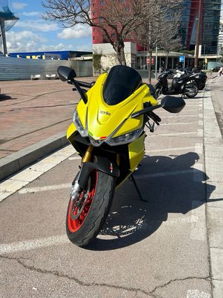 Aprilia RS 660 Amarilla