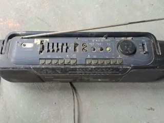 Radio Sanyo para piezas o restaurar