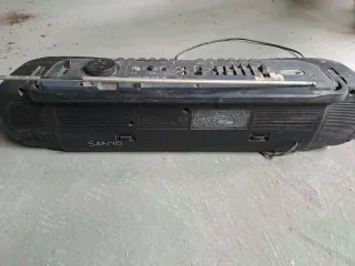 Radio Sanyo para piezas o restaurar