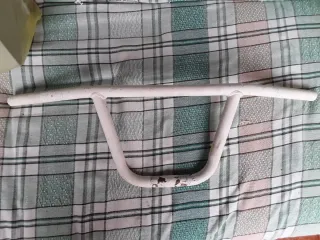 Manillar de bicicleta blanco