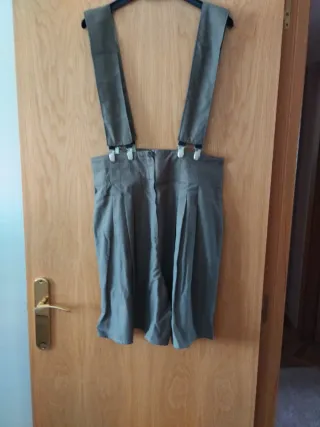 Bermudas verde oliva/marrón con bolsllos y tirante